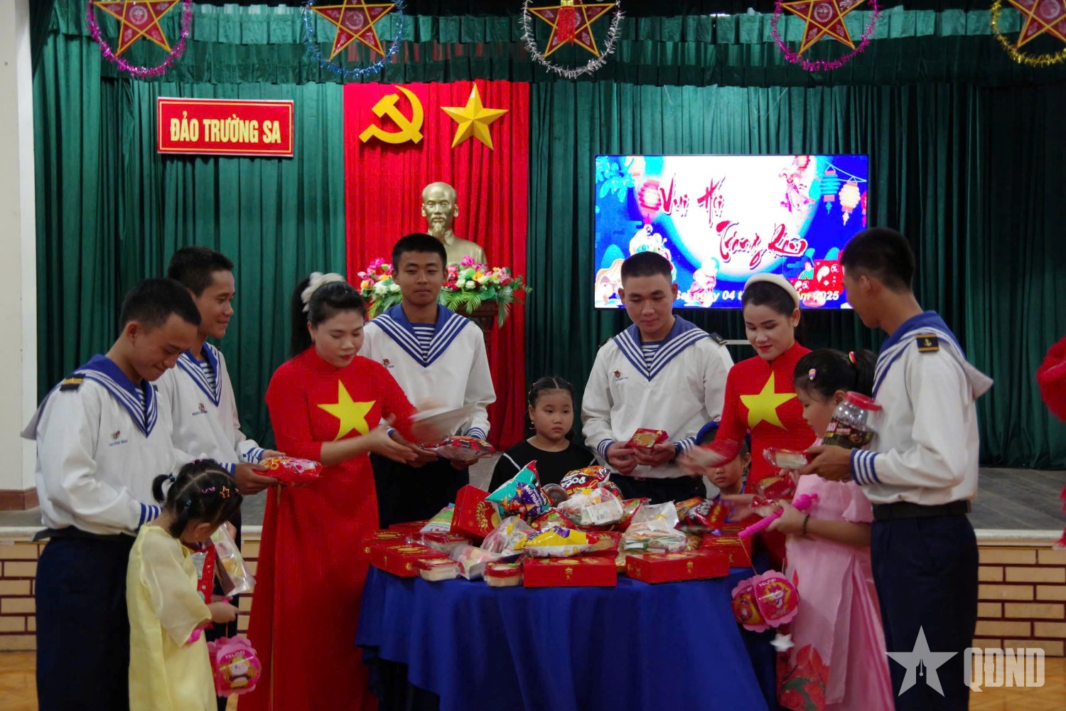 Trung thu ấm áp ở Đặc khu Trường Sa